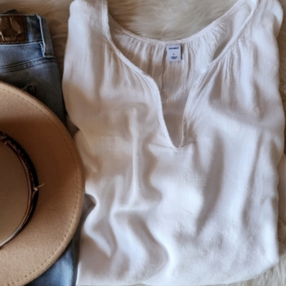 EUC🔹️Old Navy Embroidered Peasant Top - Large - Picture 2 of 5